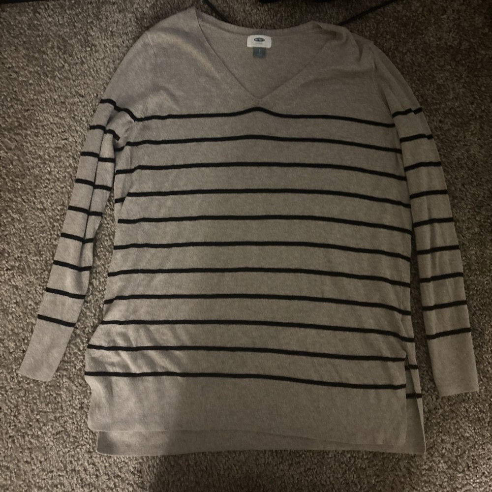 Old Navy Tan and Black V-Neck Sweater Relaxed Fit